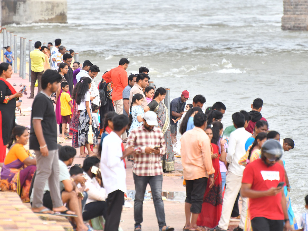Vijayawada Praksam Barrage Floods Andhra Pradesh10