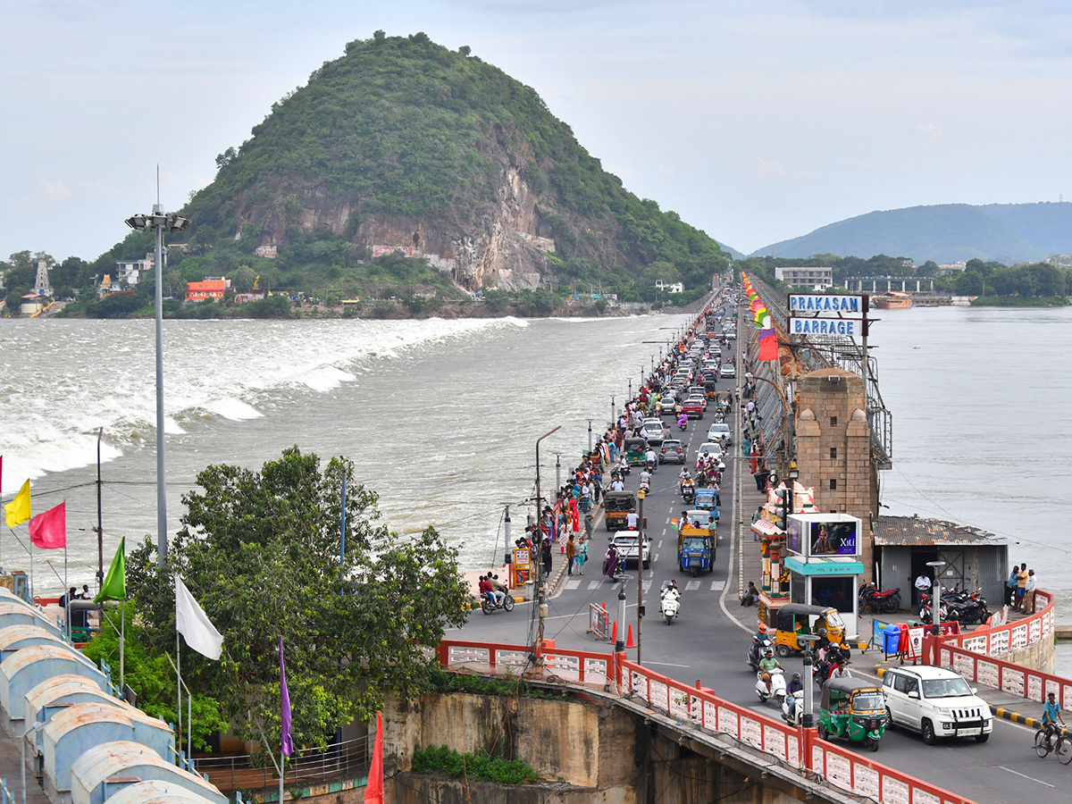 Vijayawada Praksam Barrage Floods Andhra Pradesh11