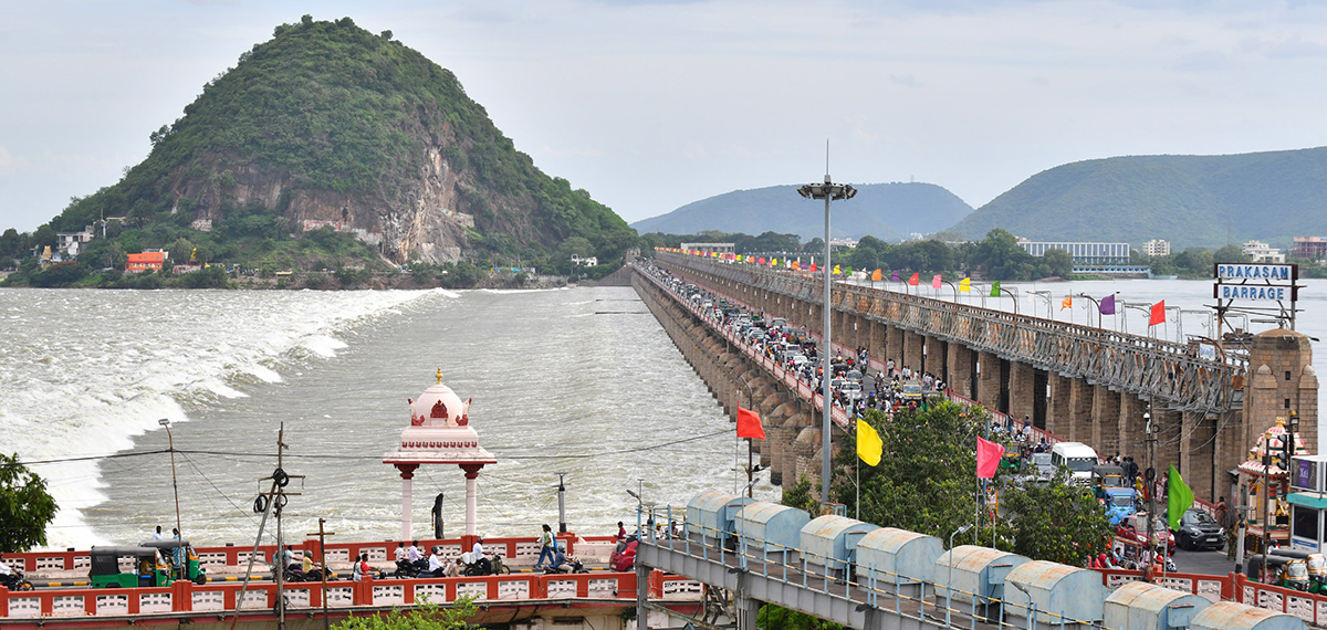 Vijayawada Praksam Barrage Floods Andhra Pradesh12