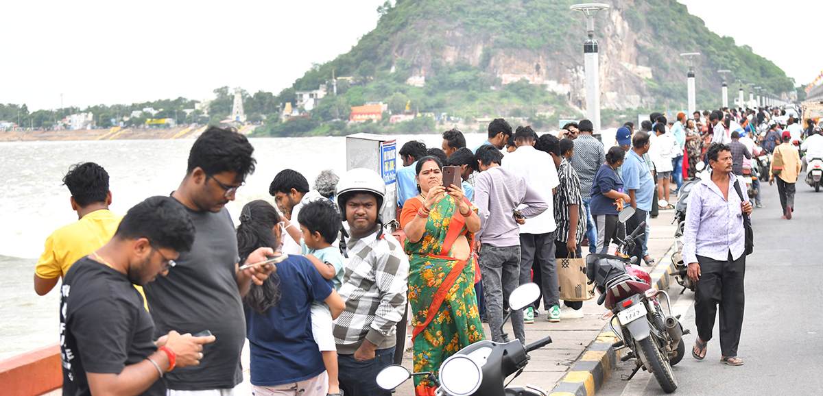 Vijayawada Praksam Barrage Floods Andhra Pradesh2