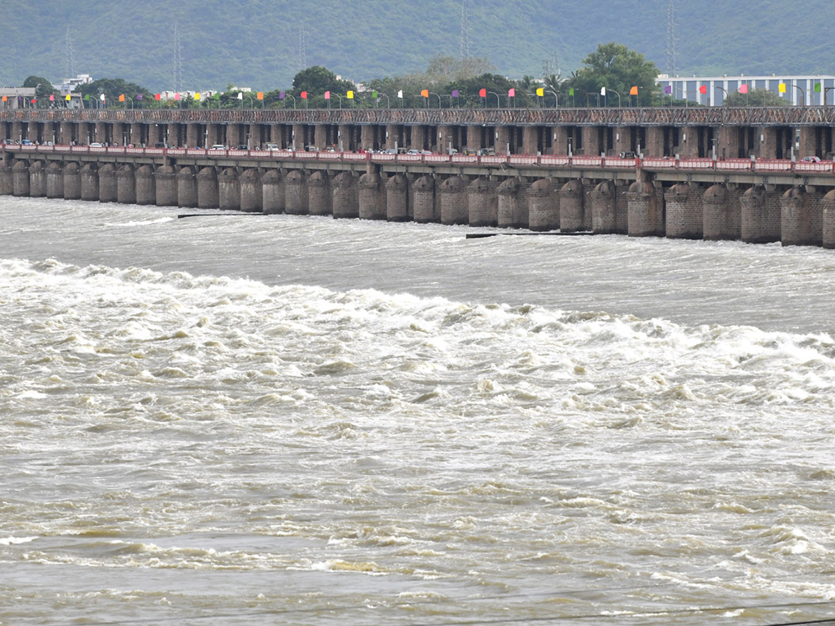 Vijayawada Praksam Barrage Floods Andhra Pradesh5