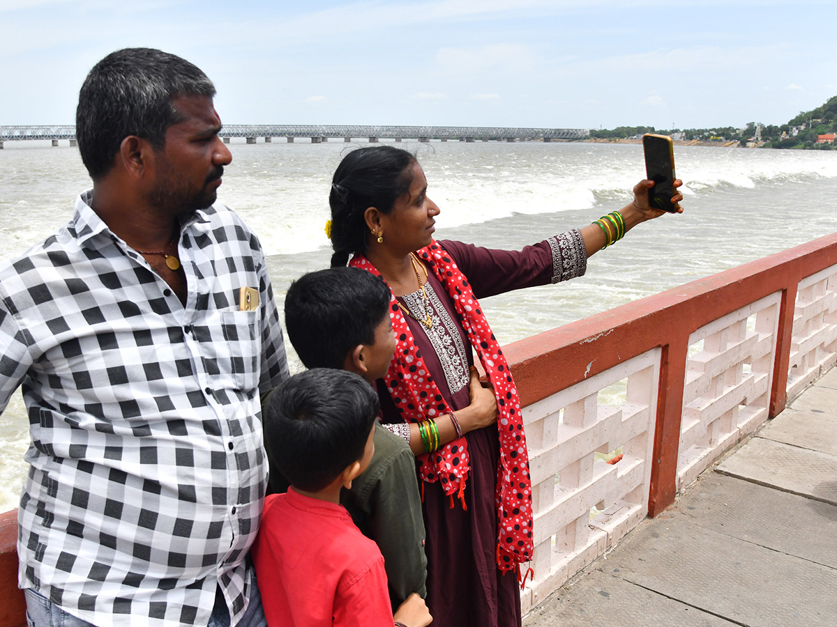 Vijayawada Praksam Barrage Floods Andhra Pradesh6
