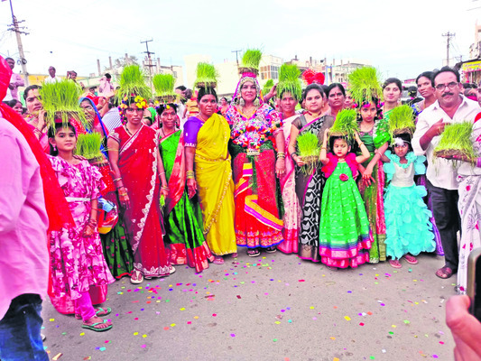 ఘనంగా తీజ్ సంబురాలు1