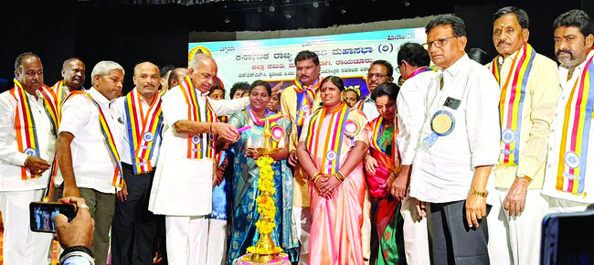 క్యాంటర్ ఢీకొని వ్యక్తి మృతి1