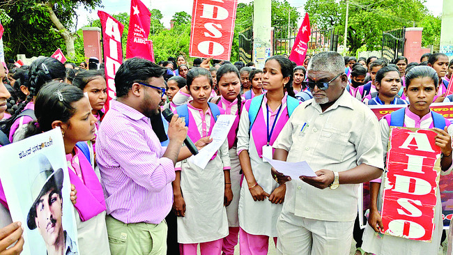 క్యాంటర్ ఢీకొని వ్యక్తి మృతి2