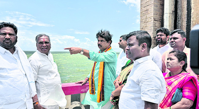 గేట్ల ఏర్పాటులో సర్కార్‌ ఉదాసీనత1