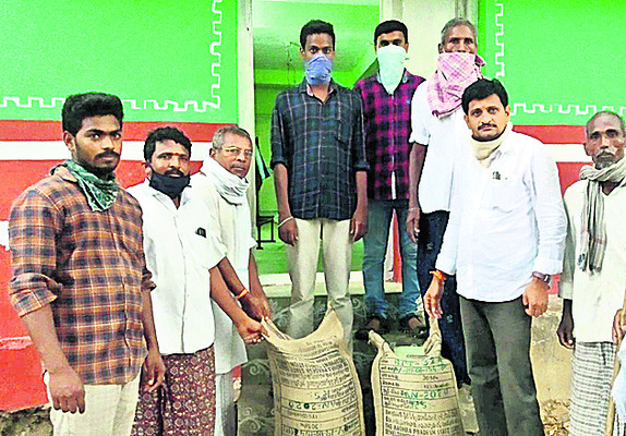వనామీకి వరుణ గండంవనామీ రొయ్యకు వరుణ గండం పట్టుకుంది. చె1