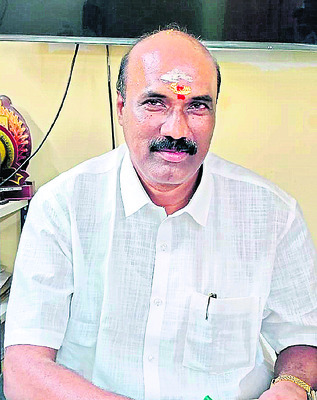 కాణిపాక ఆలయ అర్చకుడి కన్నుమూత
2