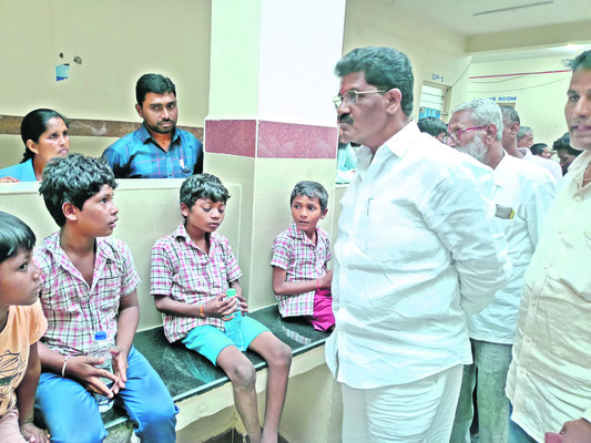 వికటించిన మధ్యాహ్న భోజనం1