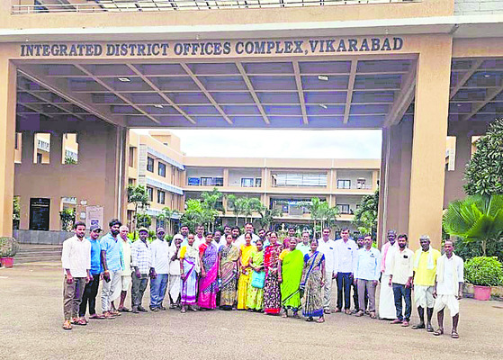 కంప్యూటర్ల అందజేత
1