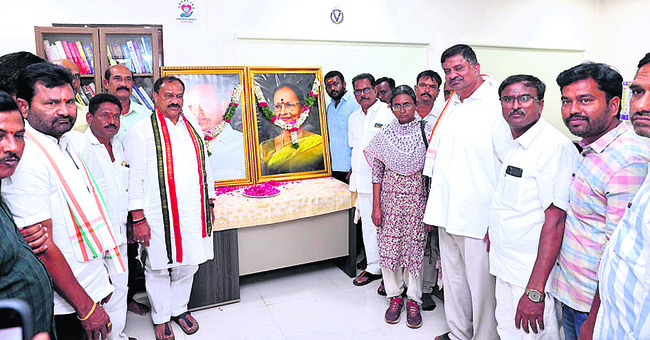 పార్టీ పాత కార్యకర్తలను2