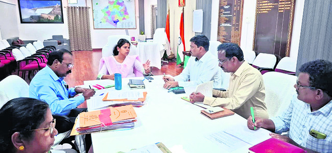 ప్రజావాణి ఫిర్యాదులకు ప్రాధాన్యమివ్వాలి1
