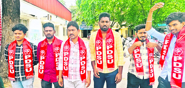 అర్జీలిచ్చి.. కనికరించాలని కోరి..1