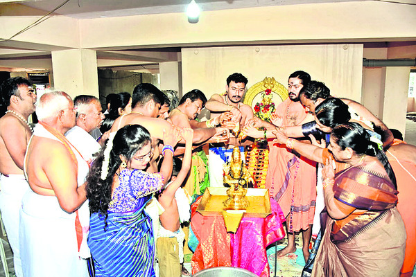 మట్టిగణపతి విగ్రహాలను పూజించాలి
2