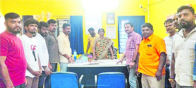 విద్యుదాఘాతంతో గేదె మృతి
3