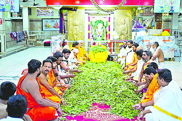 శ్రీపాద శ్రీవల్లభ స్వామికి లక్ష బిల్వార్చన1
