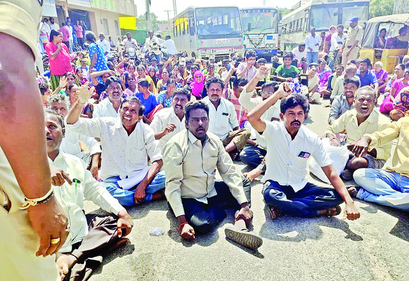 మిన్నంటిన ఆందోళన1