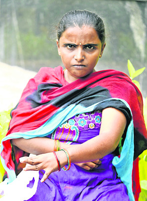 పింఛన్‌ ఇవ్వడం లేదు 
1