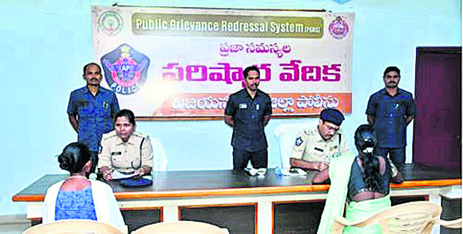 సమస్యలు పరిష్కరించకపోతే చర్యలు1