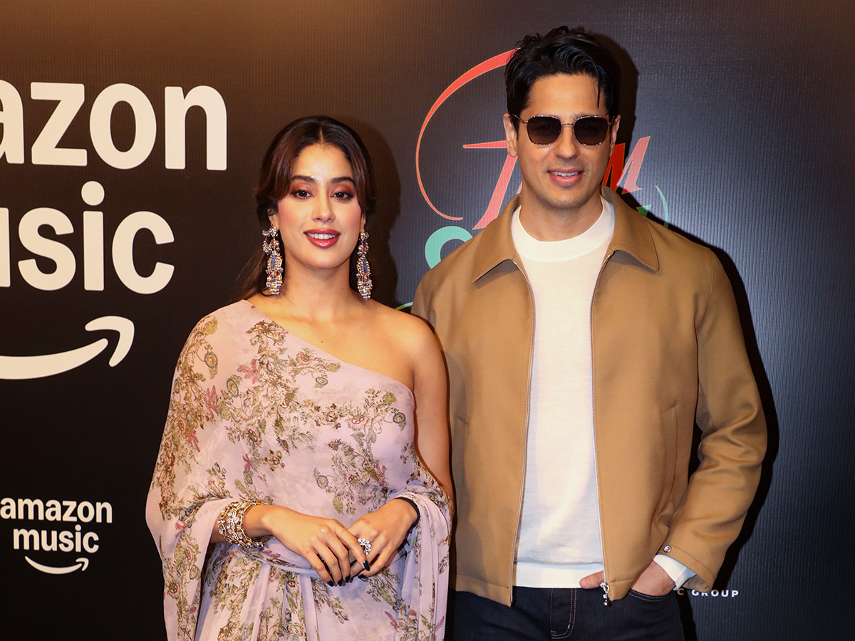 Actress Janhvi Kapoor Param Sundari Music Launch Photos5