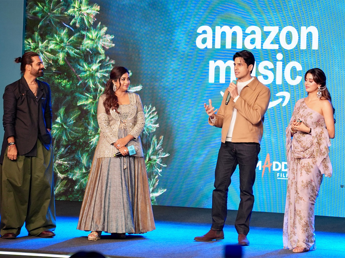 Actress Janhvi Kapoor Param Sundari Music Launch Photos9