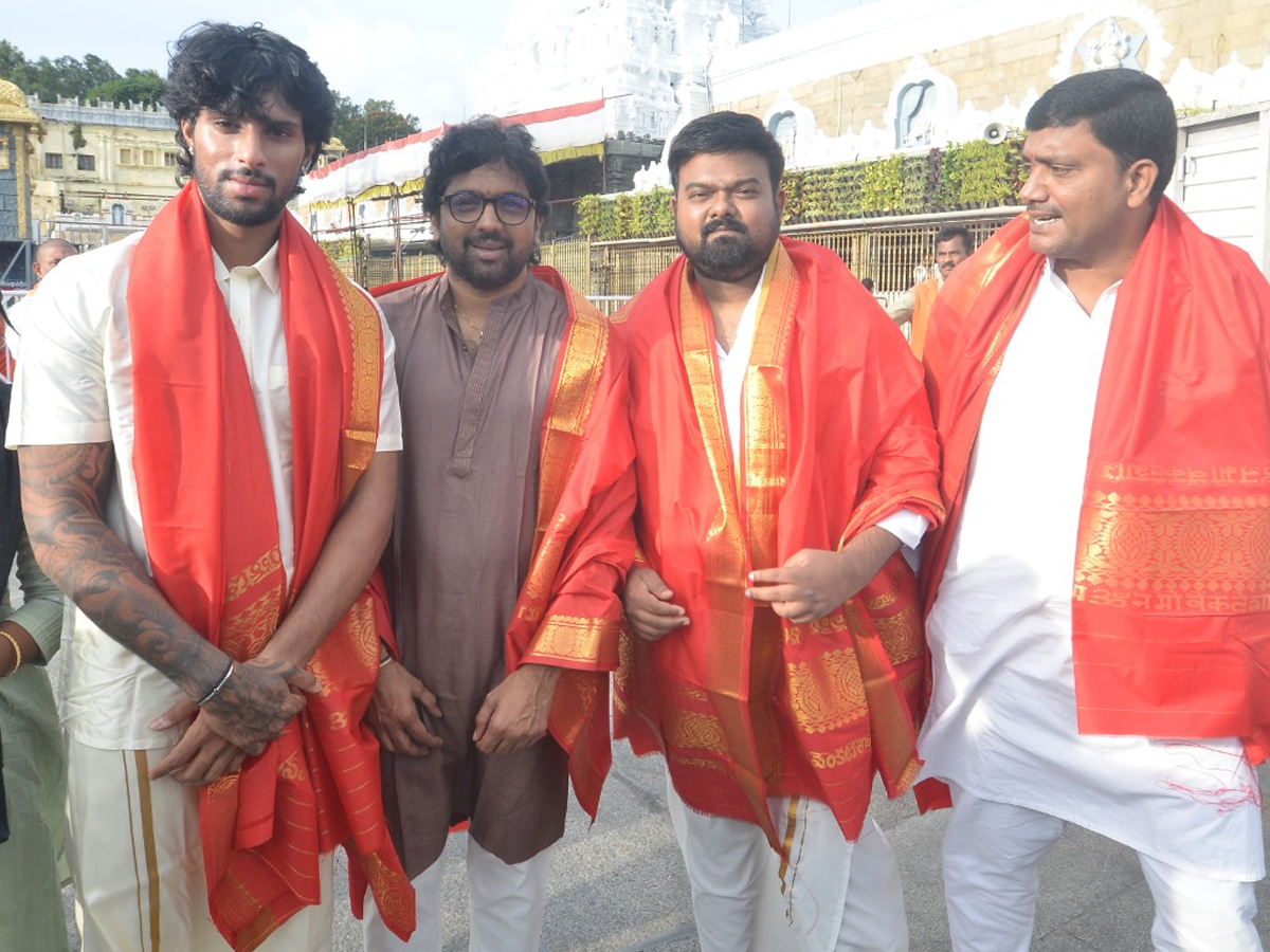 Director Venky Kudumulu, Mallidi Vassishta And Cricketer Tilak Varma Visits Tirumala Temple Photos1