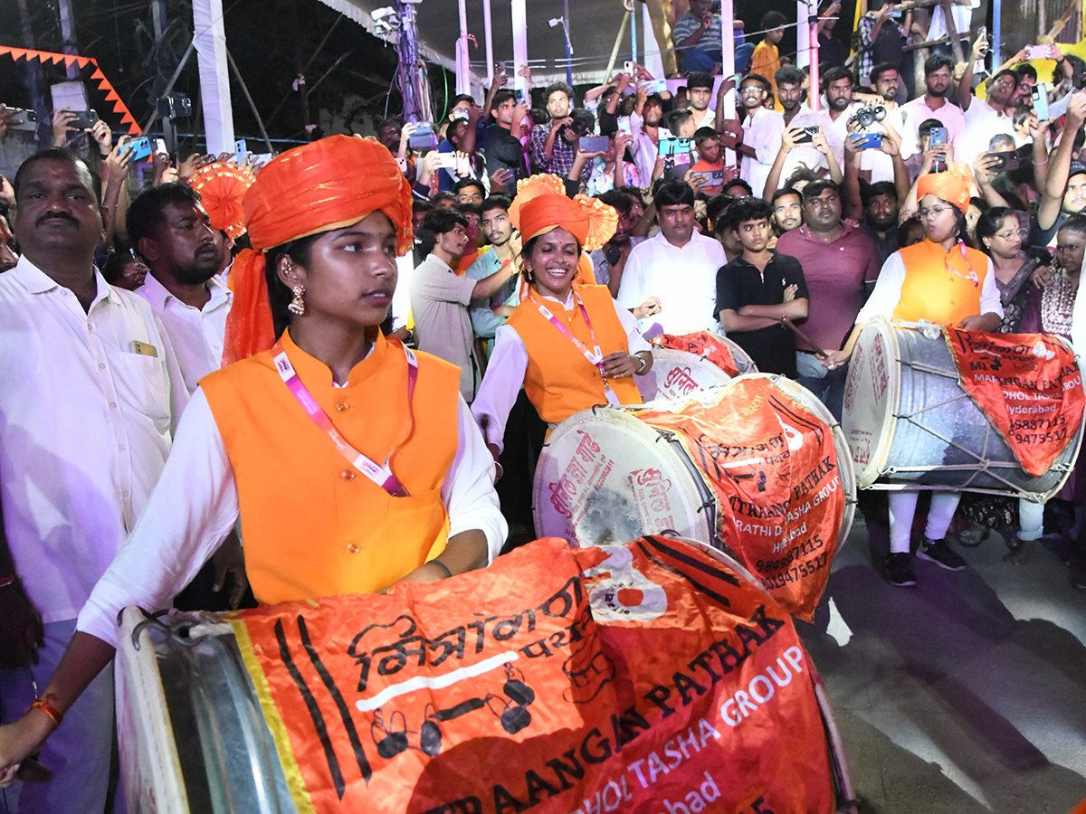 Khairatabad Ganesh 2025 Vishwashanti Mahashakti Ganapati Photos11
