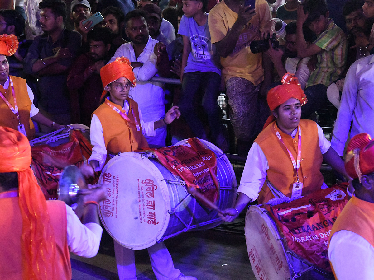 Khairatabad Ganesh 2025 Vishwashanti Mahashakti Ganapati Photos15
