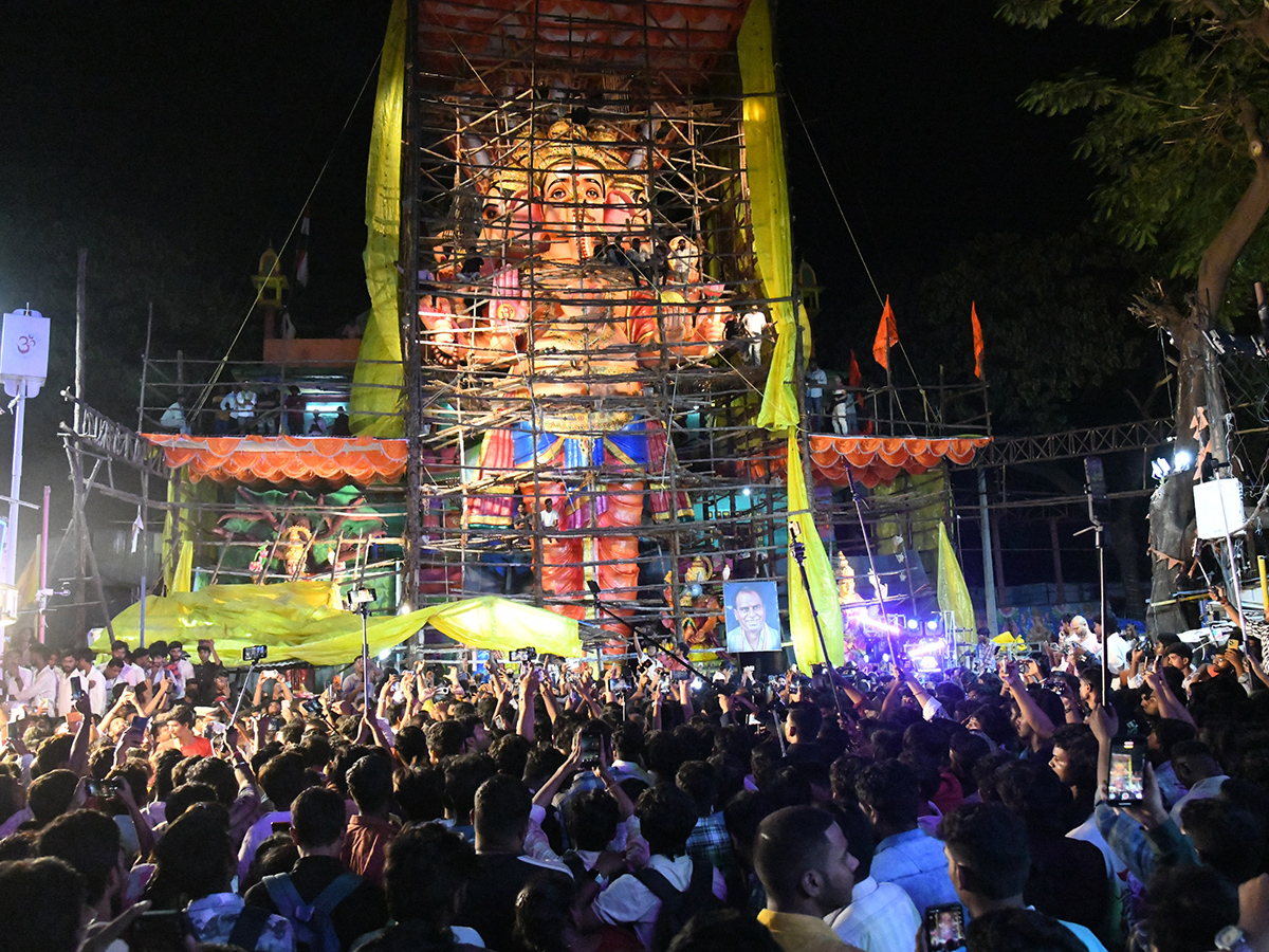 Khairatabad Ganesh 2025 Vishwashanti Mahashakti Ganapati Photos16