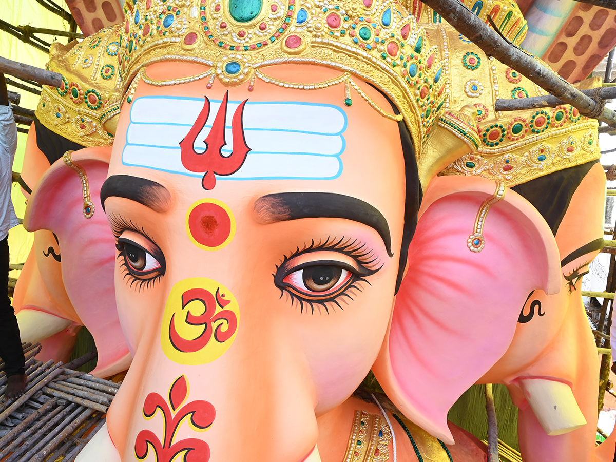 Khairatabad Ganesh 2025 Vishwashanti Mahashakti Ganapati Photos4