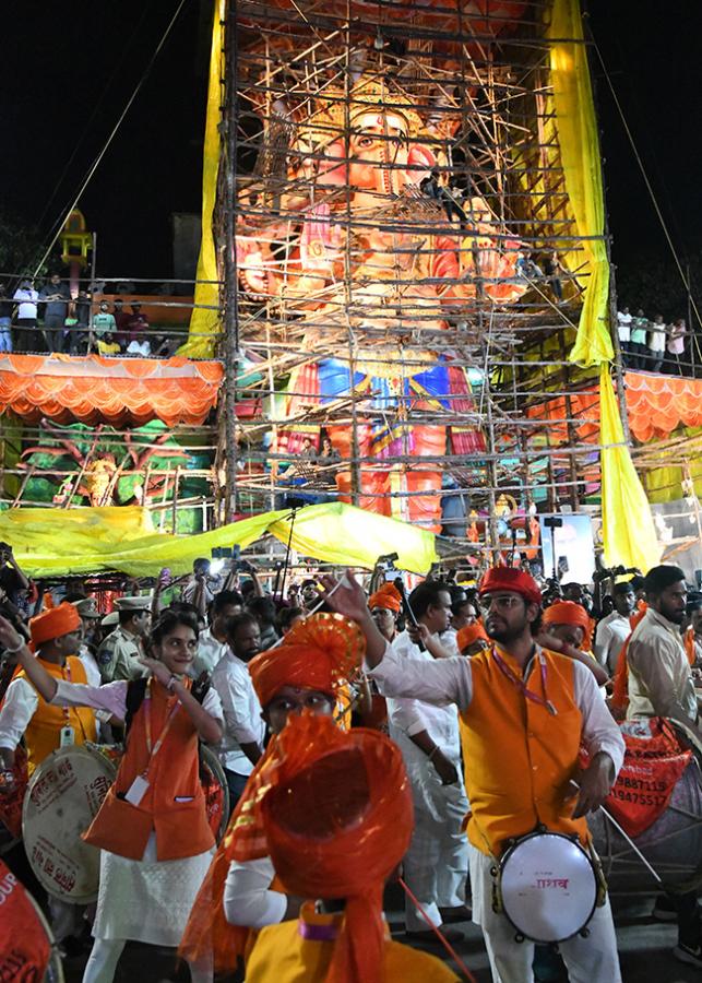 Khairatabad Ganesh 2025 Vishwashanti Mahashakti Ganapati Photos8