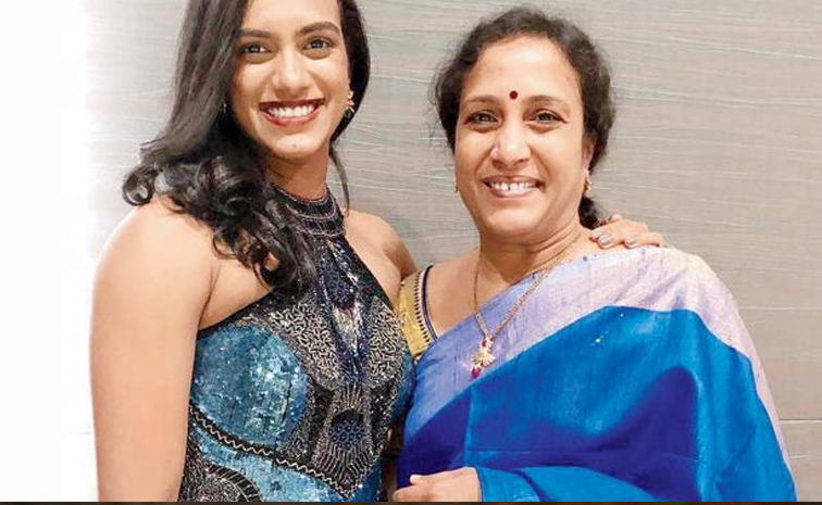 PV Sindhu posted an emotional message on Social Media for her mother's birthday: Photos3