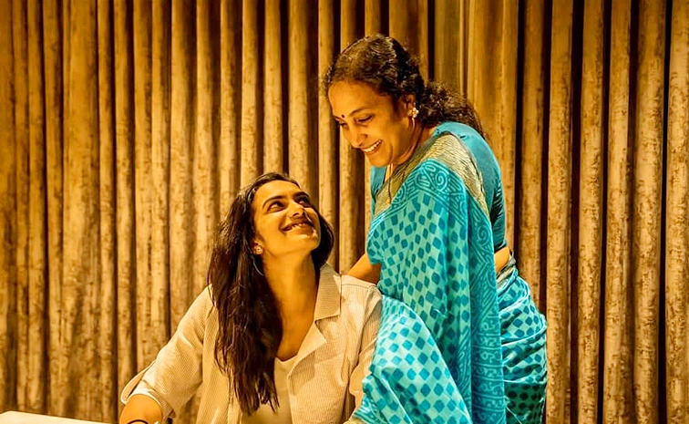 PV Sindhu posted an emotional message on Social Media for her mother's birthday: Photos2
