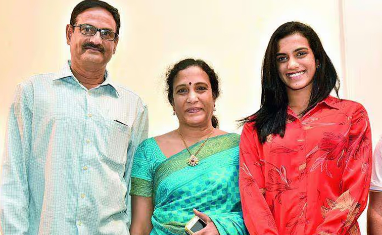 PV Sindhu posted an emotional message on Social Media for her mother's birthday: Photos4
