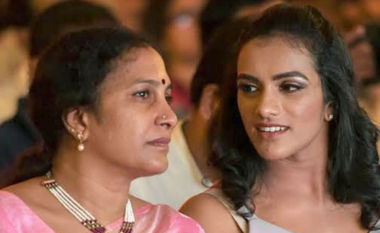 PV Sindhu posted an emotional message on Social Media for her mother's birthday: Photos9
