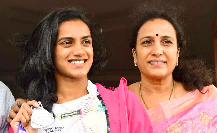 PV Sindhu posted an emotional message on Social Media for her mother's birthday: Photos13