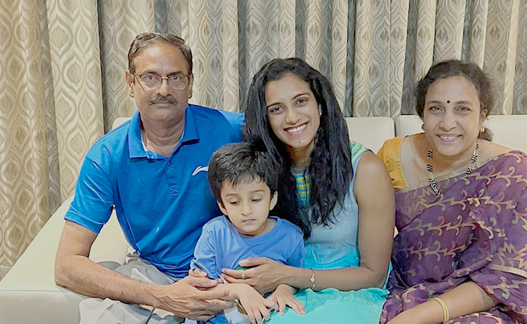 PV Sindhu posted an emotional message on Social Media for her mother's birthday: Photos14