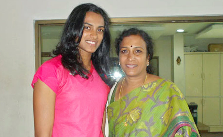 PV Sindhu posted an emotional message on Social Media for her mother's birthday: Photos15