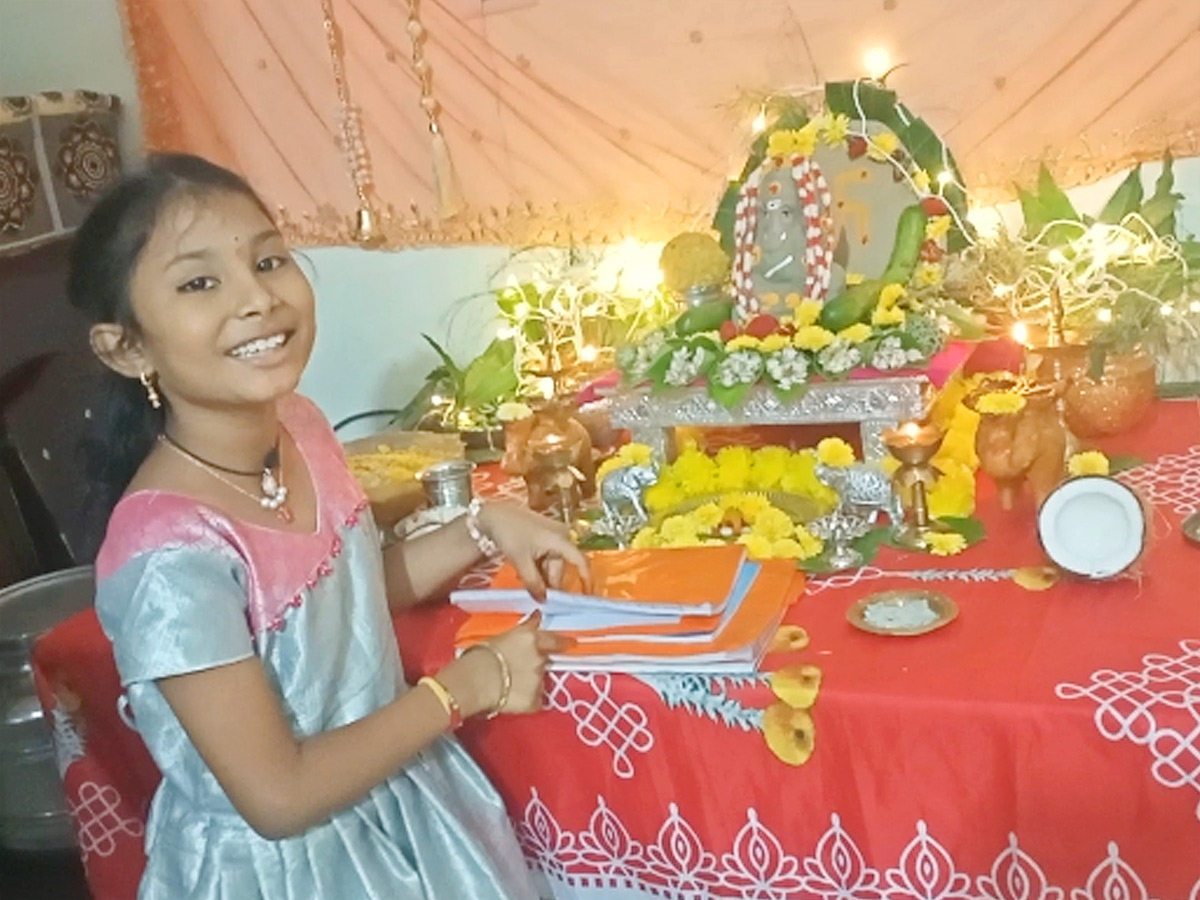 Devotees selfie With Lord Ganesh PHotos9