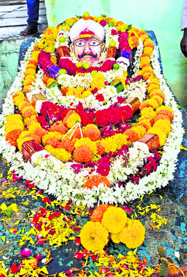 సమాధులే దేవాలయాలు2