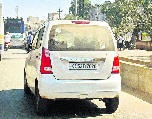 అడిగేదెవరు.. ఆపేదెవరు!1