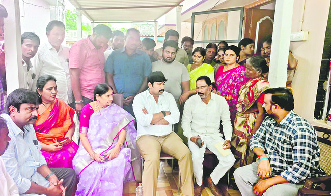 పోలీసులను అడ్డుపెట్టుకుని దారుణాలు1