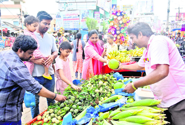 ● మార్కెట్లో చవితి సందడి 3
