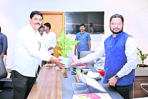 సాగునీటికి మొదటి ప్రాధాన్యం10