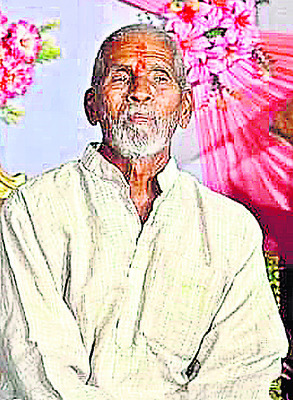 పూజలు చేసి.. వంతెనపై నుంచి దూకి1