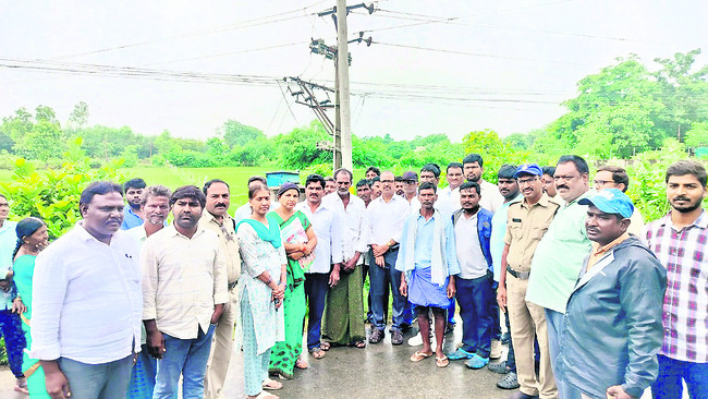 విగ్రహాల తరలింపునకు అనుగుణంగా లైన్ల మార్పిడి
1