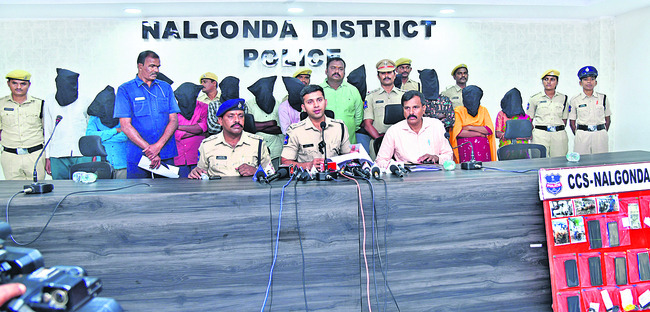 మేకలు అపహరిస్తున్న ముఠా అరెస్ట్1