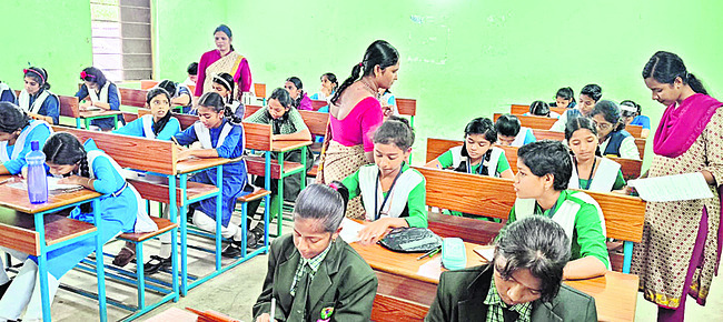వక్తృత్వ పోటీలకు విశేష స్పందన 1