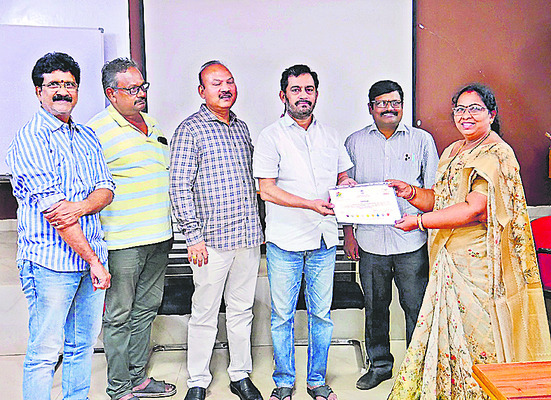 ప్రణాళికాబద్ధంగా లక్ష్య సాధనకు కృషి2