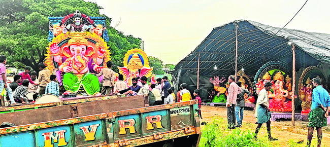 చవితి వేడుకలకు సర్వం సిద్ధం2